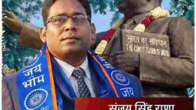 डॉ. भीमराव अंबेडकर की प्रतिमा के पास खड़े संजय सिंह राणा, सामाजिक न्याय के संदेश के साथ