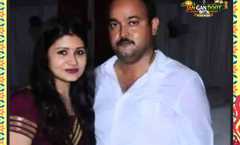 गोरखपुर के कारोबारी अमरीश श्रीवास्तव अपनी पत्नी के साथ फोटो, साथ में रिपोर्टर इरफान अली लारी की तस्वीर