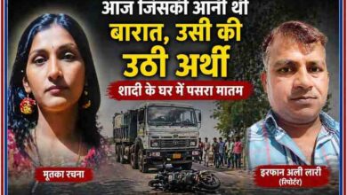 देवरिया के बरियारपुर में सड़क हादसे में मारी गई दुल्हन रचना और रिपोर्टर इरफान अली लारी की तस्वीर, ट्रेलर दुर्घटना का दृश्य
