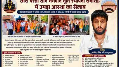 झज्जर के छारा बस्ती स्थित बाबा जत्ती वाले आश्रम में शनि भगवान मूर्ति स्थापना समारोह के दौरान गौरक्षक, समाजसेवी और हजारों भक्तों के साथ रिपोर्टर जोगिंदर सिंह उर्फ कालू छारा