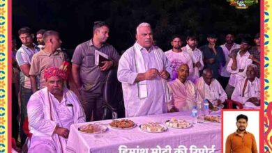 ग्राम मवई में आयोजित जनसंवाद कार्यक्रम के दौरान गृह राज्य मंत्री जवाहर सिंह बेढ़म ग्रामीणों को संबोधित करते हुए, साथ में रिपोर्टर हिमांशु मोदी की फोटो