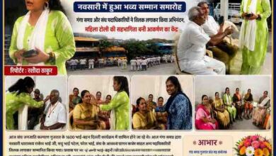 रिपोर्टर रशीदा ठाकुर की तस्वीर के साथ नवसारी में जनजाति कल्याण गुजरात के कार्यकर्ताओं को तिलक लगाकर सम्मानित करते हुए फीचर इमेज
