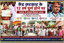 सलेमपुर के परशुराम धाम मंदिर में केंद्र सरकार के 12 वर्ष पूर्ण होने पर आयोजित भाजपा विकास उत्सव कार्यक्रम में राज्यमंत्री विजयलक्ष्मी गौतम, भाजपा कार्यकर्ता एवं रिपोर्टर इरफान अली लारी।