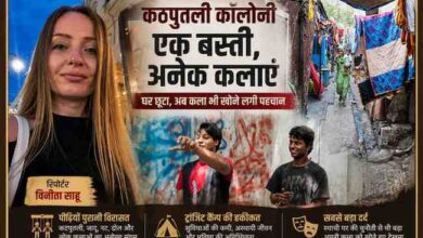 दिल्ली की कठपुतली कॉलोनी पर आधारित फीचर इमेज, जिसमें रिपोर्टर विनीता साहू की तस्वीर के साथ ट्रांजिट कैंप की गलियां और लोक कलाकारों की झलक दिखाई गई है।