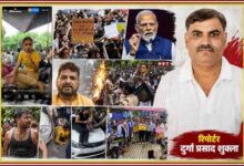 चलो संसद मार्च और NEET विरोध प्रदर्शन पर आधारित फीचर इमेज, जिसमें रिपोर्टर दुर्गा प्रसाद शुक्ला के साथ प्रदर्शन, छात्र आंदोलन और विरोध के विभिन्न दृश्य दिखाई दे रहे हैं।