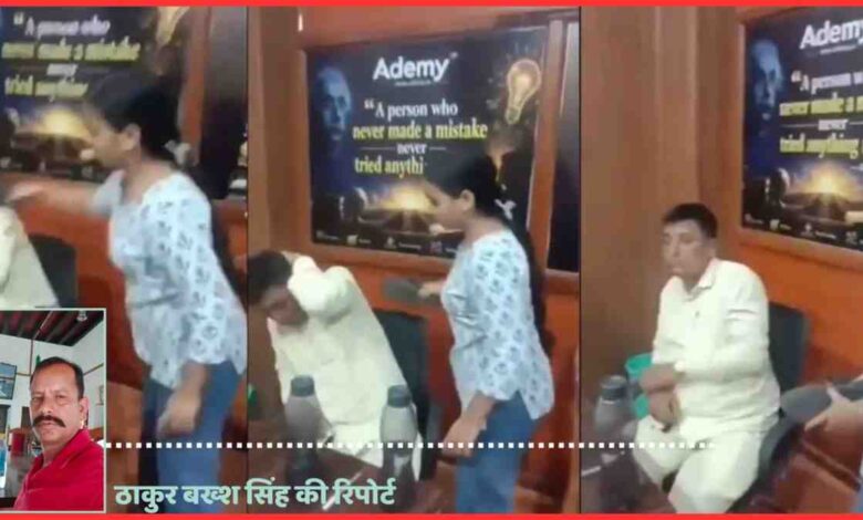 कुशीनगर के एक कोचिंग सेंटर में छात्रा द्वारा शिक्षक पर लगाए गए आरोपों के बाद हुए हंगामे की तस्वीर, साथ में रिपोर्टर ठाकुर बख्श सिंह का फोटो।